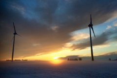 Sonnenuntergang und Windkraft beliebtester Ferienhof 2021 Schleswig-Holstein S-H SH Bauernhofurlaub Büsum Nordfriesland Kinderferienhof Friedrichskoog Familienbauernhof St. Peter-Ording Kinderbauernhof Familienferienhof Ferienwohnung PonyreitenUrlaub am Meer Ferienzeit Kleinkind Nordseeküste Friesische Küste Insel Nordsee Ferienhof Wittmaack